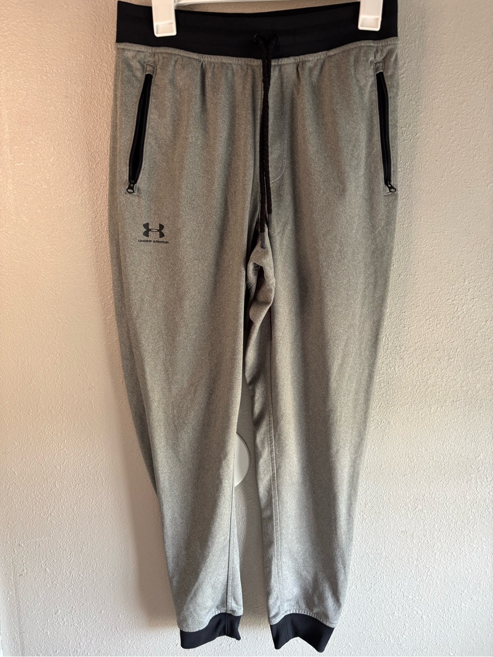 Under Armour Men's Heather Gray Jogger Sweatpants with Black Waistband